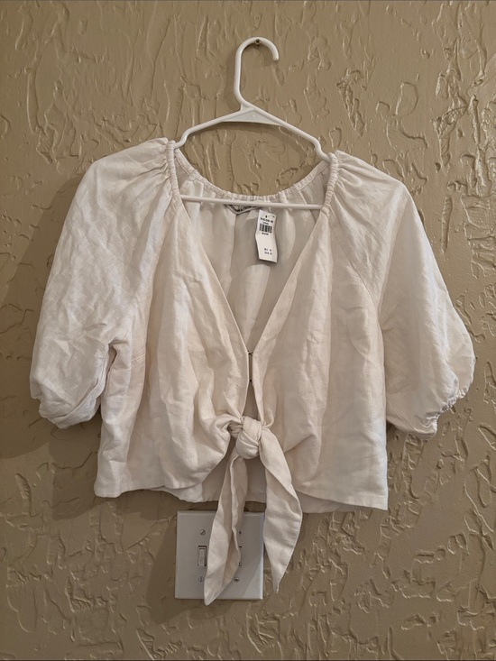 Abercrombie & Fitch Tops - Abercrombie & Fitch Cream Tie-Front Puff Sleeve Blouse